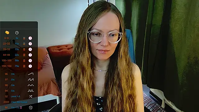 Snapshot of _Goldilocks_ chatting on September 18, 8:57 am  Goldilocks  online show from September 18, 8:57 am