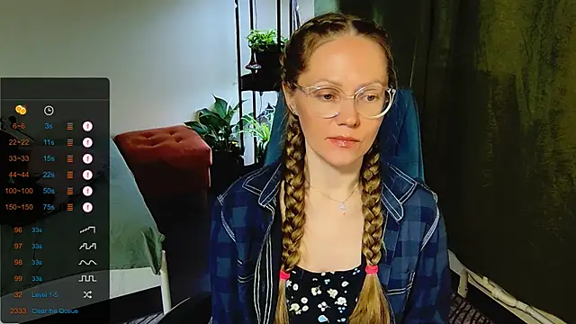 Snapshot of _Goldilocks_ chatting on September 23, 9:40 am  Goldilocks  online show from September 23, 9:40 am