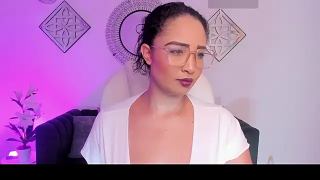 Snapshot of Sharon_breezee chatting on October 17, 3:54 am Sharon breezee online show from October 17, 3:54 am