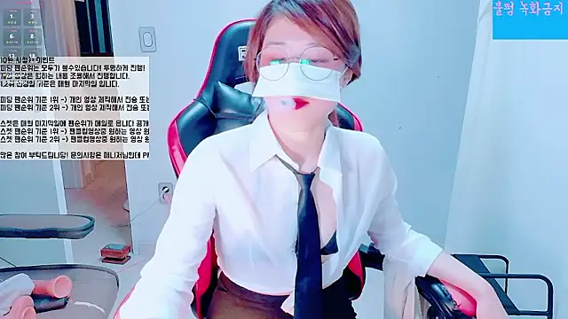 Snapshot of hyeony_s96 chatting on October 1, 12:21 pm hyeony s96 online show from October 1, 12:21 pm