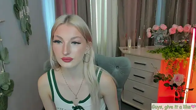 Sarrah blush online show from September 22, 1:09 pm