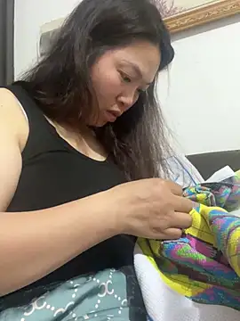 Snapshot of Nhung584 chatting on October 10, 1:49 pm Nhung584 online show from October 10, 1:49 pm