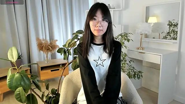 UdelaDodson online show from October 12, 4:04 am