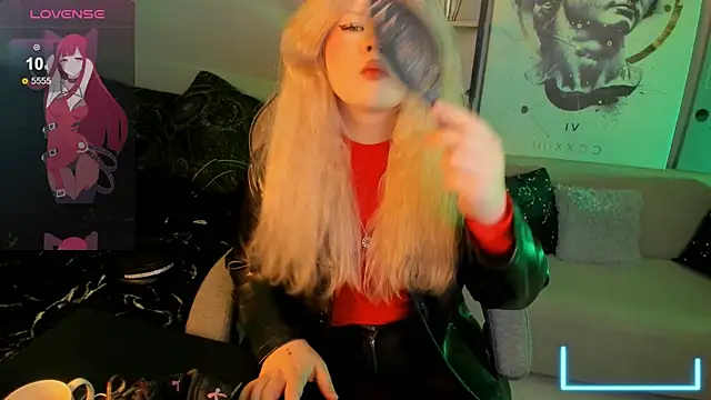 Snapshot of LilithNelson chatting on October 17, 8:23 pm LilithNelson online show from October 17, 8:23 pm