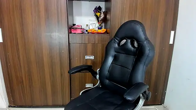 miss bigcockts online show from October 3, 9:25 am