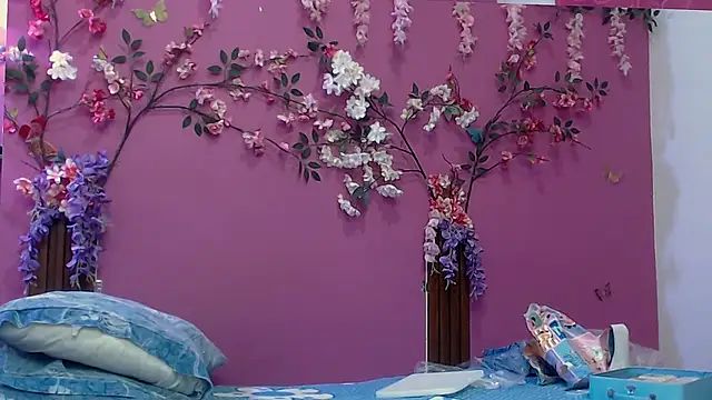 skinnybarbie022 online show from January 8, 11:42 pm