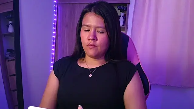 Oliviawatson1 online show from February 11, 1:23 pm