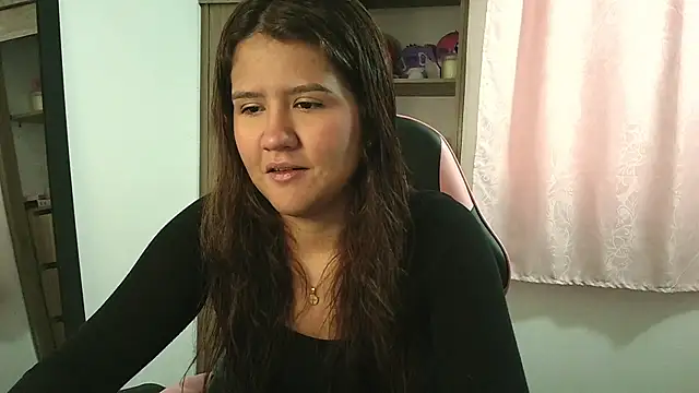 Snapshot of Oliviawatson1 chatting on October 4, 12:33 pm Oliviawatson1 online show from October 4, 12:33 pm