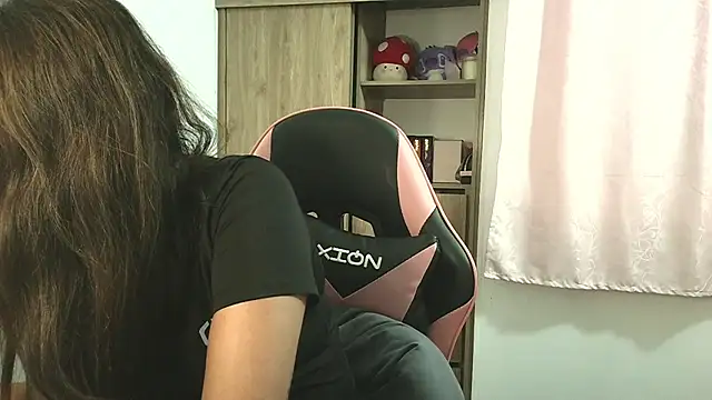 Snapshot of Oliviawatson1 chatting on October 10, 12:32 pm Oliviawatson1 online show from October 10, 12:32 pm