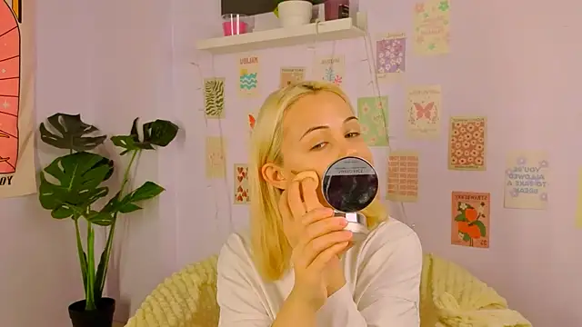 Charlotte Colinss online show from October 24, 3:24 am