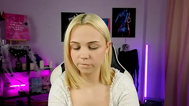 Charlotte Colinss online show from October 26, 9:38 am