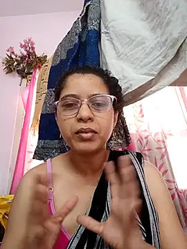 Snapshot of thanusi_2 chatting on October 5, 7:02 am thanusi 2 online show from October 5, 7:02 am