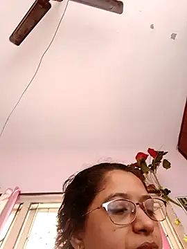 Snapshot of thanusi_2 chatting on October 14, 4:15 am thanusi 2 online show from October 14, 4:15 am