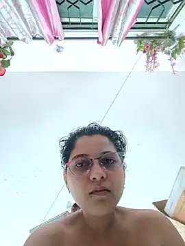 Snapshot of thanusi_2 chatting on September 25, 4:17 pm thanusi 2 online show from September 25, 4:17 pm
