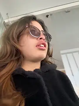 Isabela Colins online show from September 17, 12:36 pm