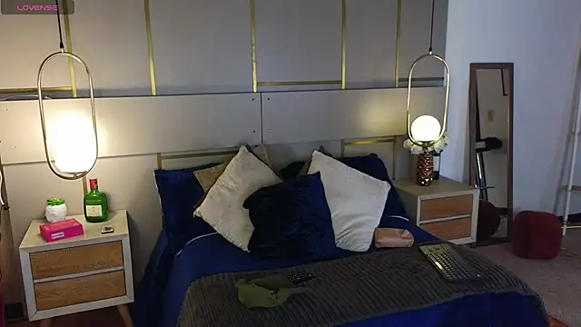 Lina Montclair online show from April 22, 7:00 pm