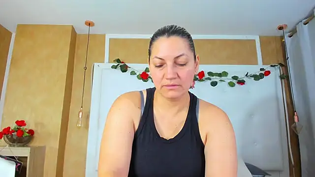 Heidy milf online show from April 8, 8:55 pm