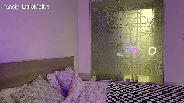 littlemolly11 online show from October 2, 1:05 pm