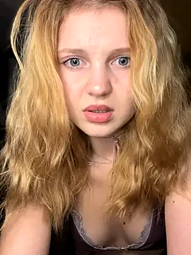 Emaline Fane online show from November 17, 6:52 pm