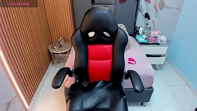 Isisleroy1 online show from October 10, 3:00 am