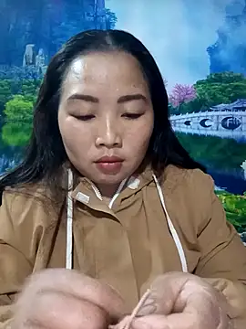 PhamPhung online show from March 5, 1:18 pm