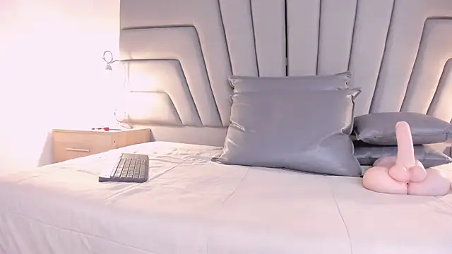 Maia 520 online show from November 21, 7:05 pm