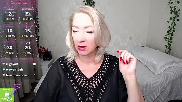 Snapshot of hunters_woman chatting on September 23, 2:37 pm hunters woman online show from September 23, 2:37 pm
