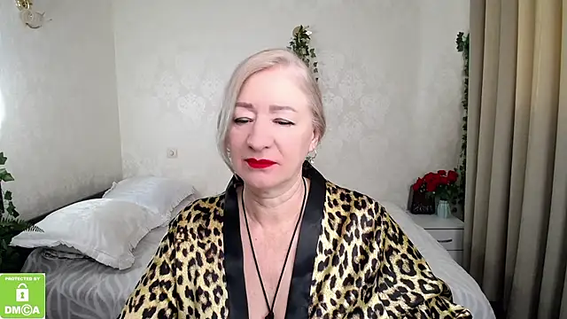 hunters woman online show from March 8, 7:12 am