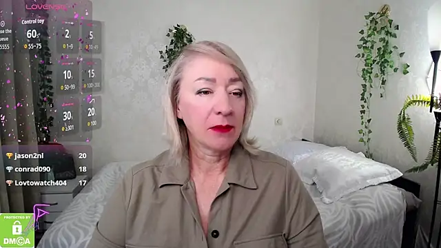 Snapshot of hunters_woman chatting on October 13, 10:34 pm hunters woman online show from October 13, 10:34 pm