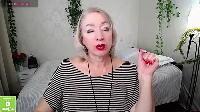 Snapshot of hunters_woman chatting on October 12, 5:04 pm hunters woman online show from October 12, 5:04 pm
