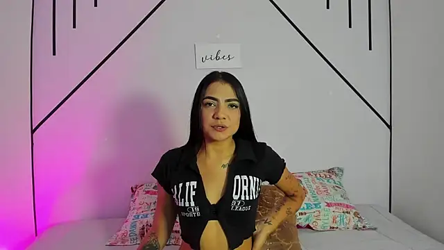 MiahCornell  online show from November 7, 7:41 pm