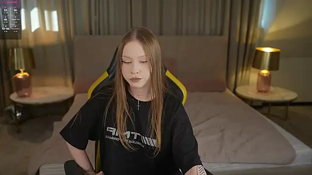 Esmie Smile online show from September 26, 2:15 pm