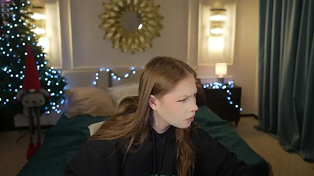 Esmie Smile online show from December 22, 7:39 pm