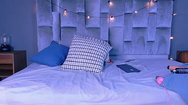 RiriiBrunette   online show from December 16, 9:31 pm