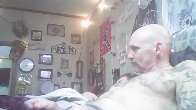 BonnienClyde5421 online show from March 21, 1:43 am