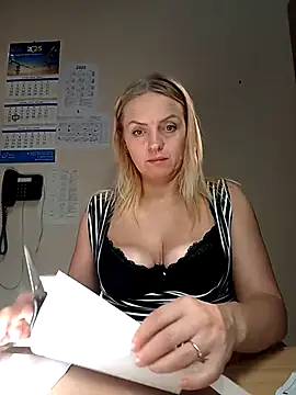Snapshot of Ami_Foxy chatting on September 23, 10:24 am Ami Foxy online show from September 23, 10:24 am