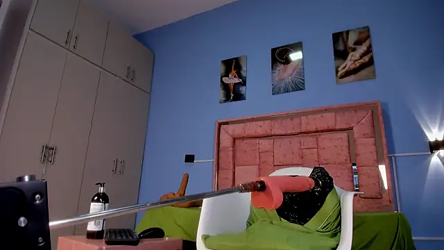 isabela-nix online show from November 27, 7:39 pm