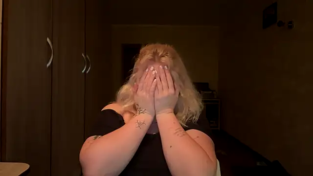 sunshinyflash online show from November 26, 7:15 pm