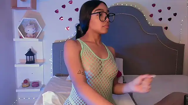 pocahontamoon online show from January 13, 4:22 pm