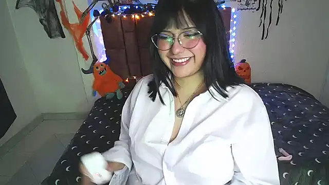 Snapshot of saragon1 chatting on October 14, 2:30 pm saragon1 online show from October 14, 2:30 pm