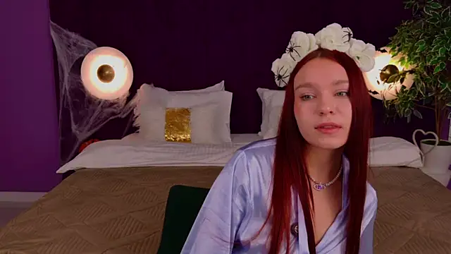 NoraHaynes online show from October 28, 3:45 am