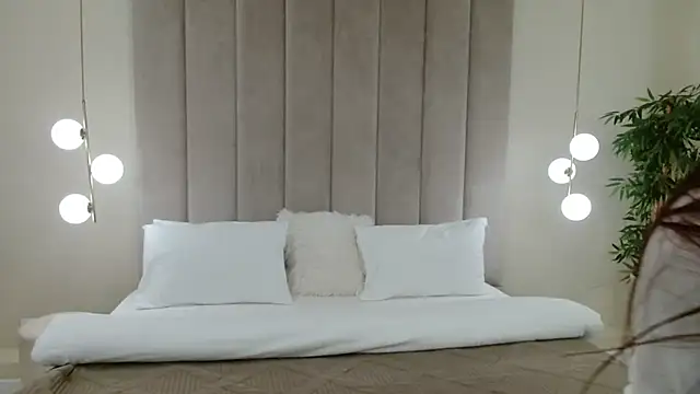 NoraHaynes online show from February 6, 2:59 am