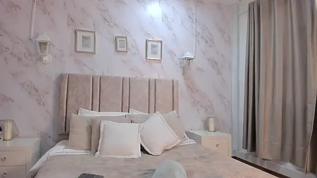 Paula And online show from October 31, 8:24 pm