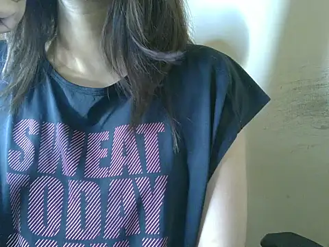 Snapshot of Honey-darlin chatting on September 29, 10:48 pm Honey-darlin online show from September 29, 10:48 pm