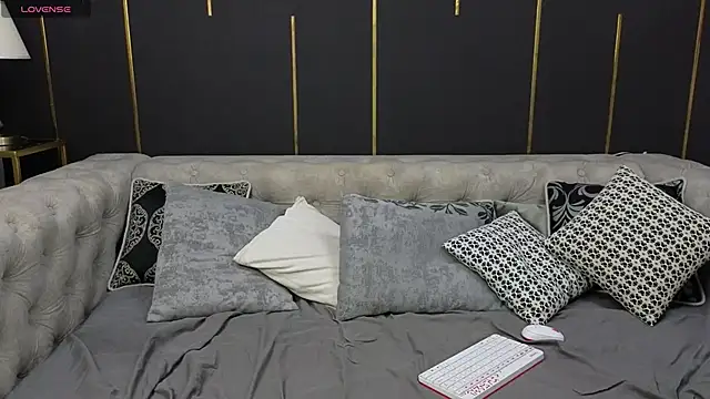 Holypinkie online show from October 31, 2:02 am