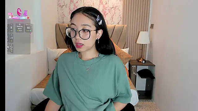 Snapshot of Yuna__Min chatting on October 8, 10:30 am Yuna Min online show from October 8, 10:30 am