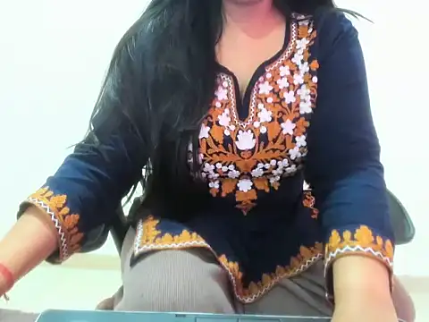 Hina Chaudhary online show from February 24, 5:39 am