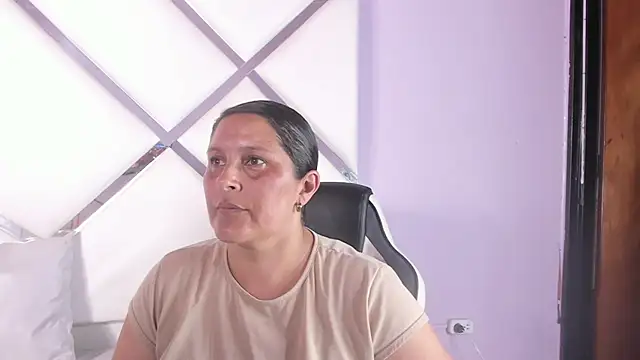 KikaDuque online show from July 14, 7:40 pm