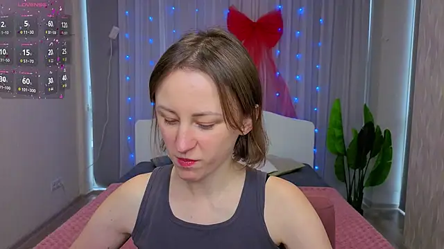 LuluChiiii online show from December 14, 11:16 am