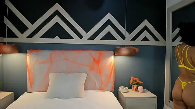 EmilyZahar online show from October 21, 11:58 am